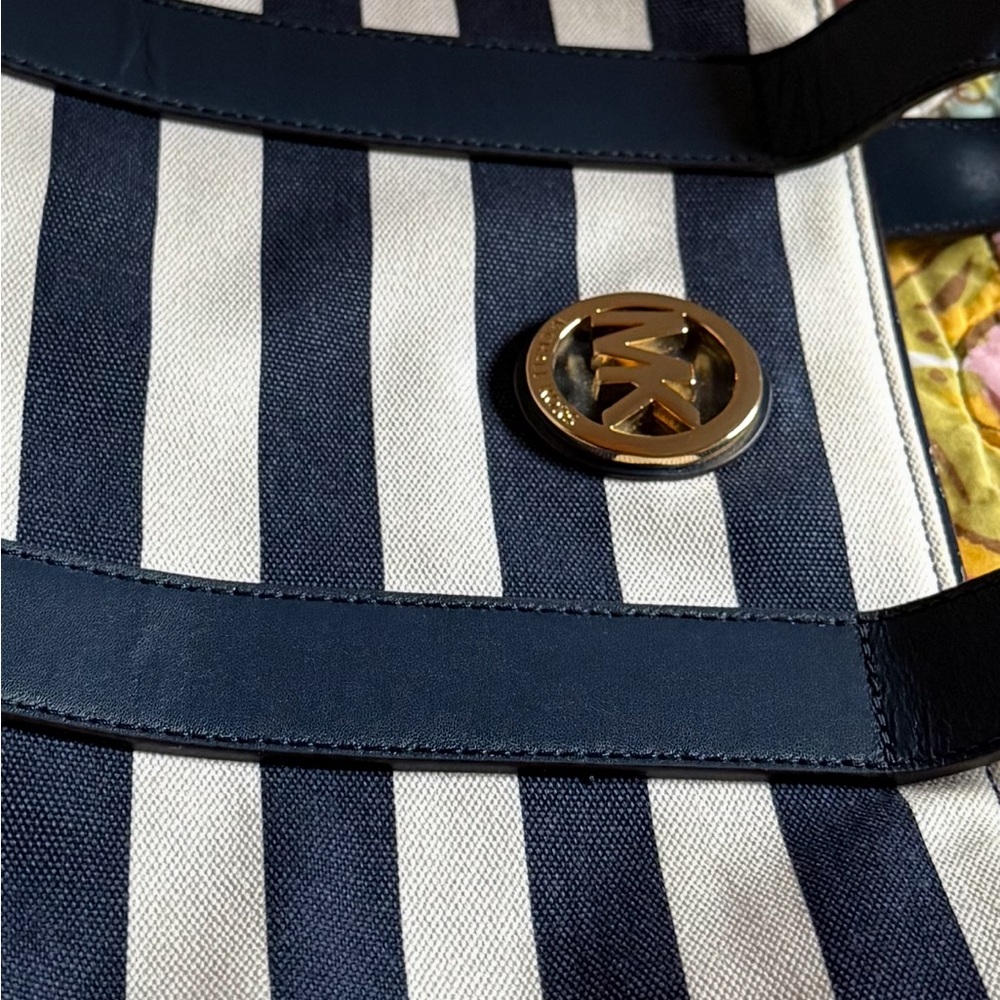 Michael Kors Blue and white Striped Tote - Picture 11 of 15